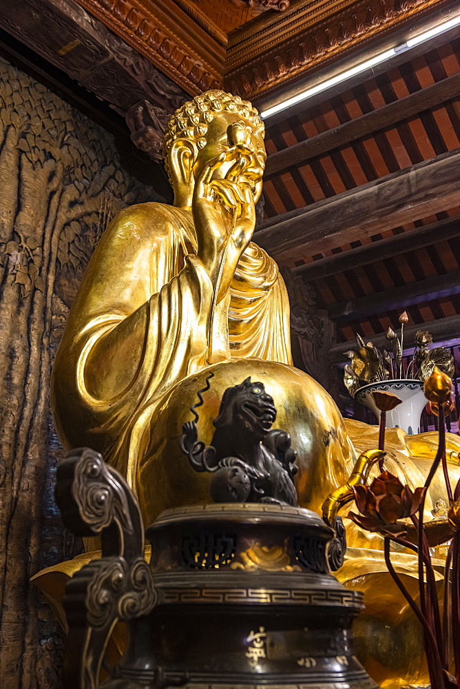 Buddha statue in the Ho Quoc Pagoda Buddhist temple, island of Phu Quoc, Vietnam, Indochina, Southeast Asia, Asia