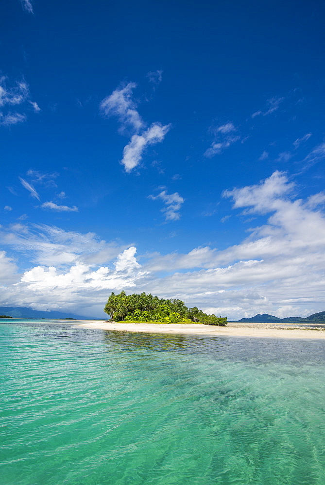 Turquoise water and white sand beach, White Island, Buka, Bougainville, Papua New Guinea, Pacific