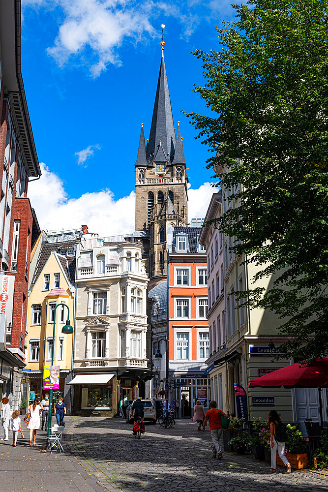 Pedestrian zone in front of Aachen Cathedral, UNESCO World Heritage Site, Aachen, North Rhine-Westphalia, Germany, Europe