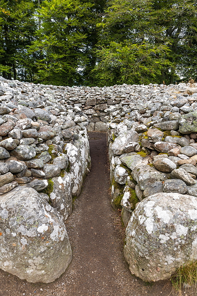 Clava cairn, Bronze Age circular chamber tomb, Inverness, Highlands, Scotland, United Kingdom, Europe