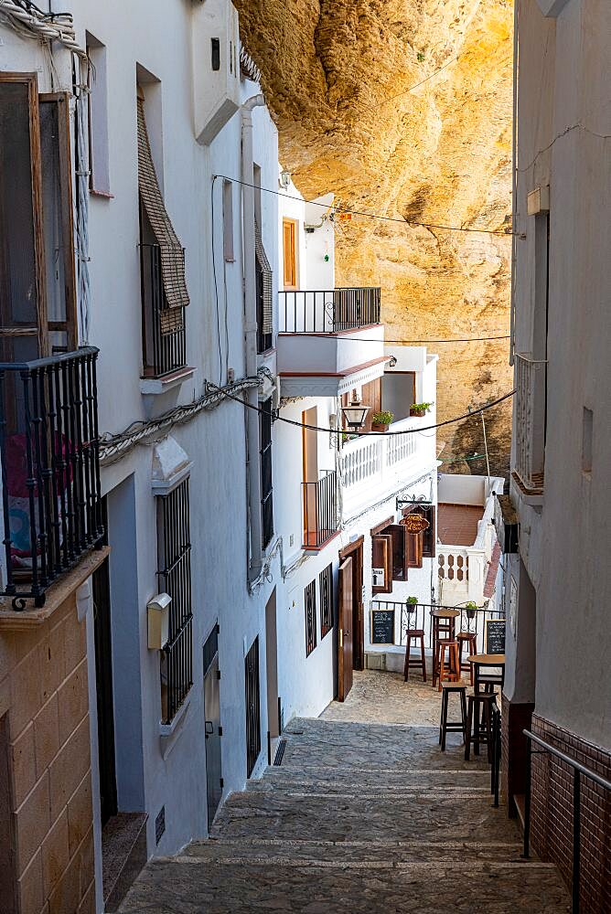 Dwellings built into rock overhangs above the Río Guadalporcun, Setenil de las Bodegas, Andalucia, Spain