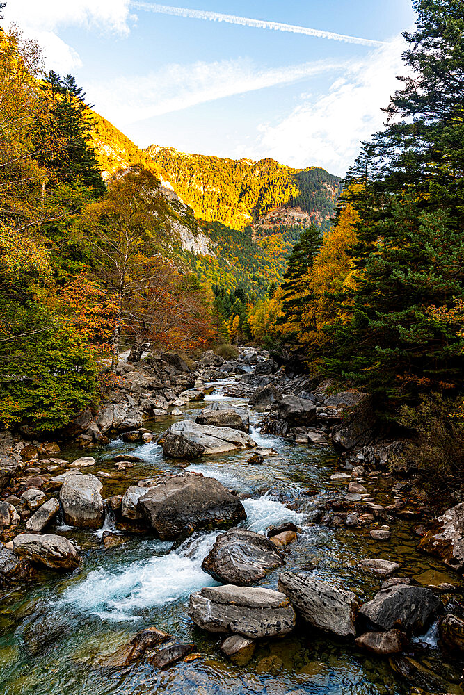 Morning light on Rio Ara, Monte Perdido, UNESCO World Heritage Site, Aragon, Pyrenees, Spain, Europe