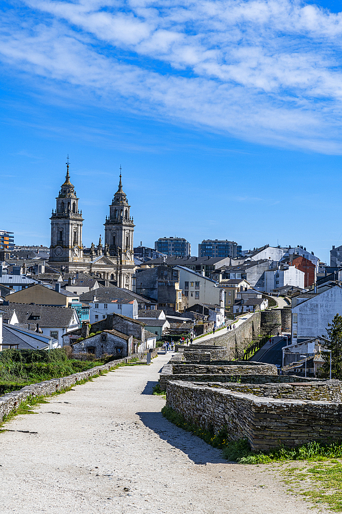 View from the Roman wall of Lugo and its Cathedral, UNESCO World Heritage Site, Lugo, Galicia, Spain, Europe