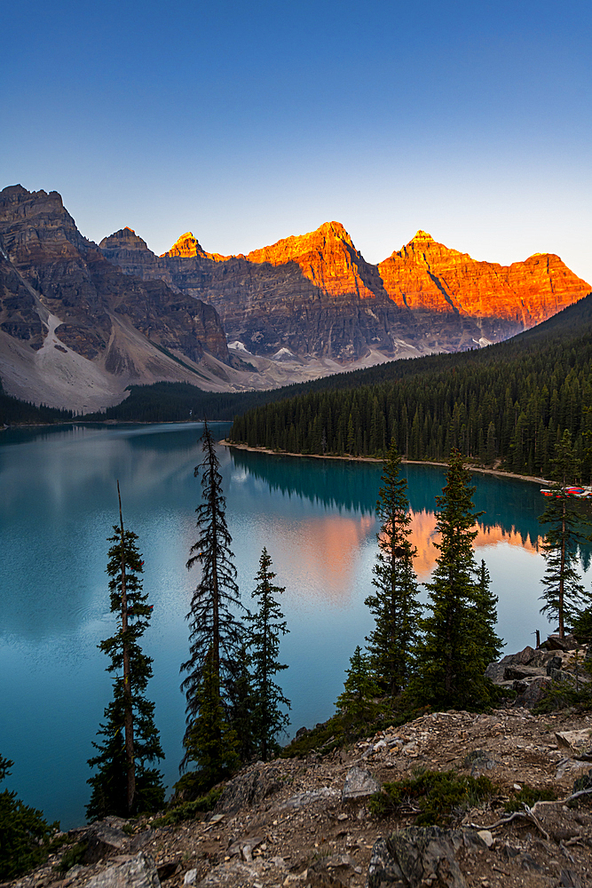 Sunrise at Lake Moraine, Banff National Park, UNESCO World Heritage Site, Alberta, Rocky Mountains, Canada, North America