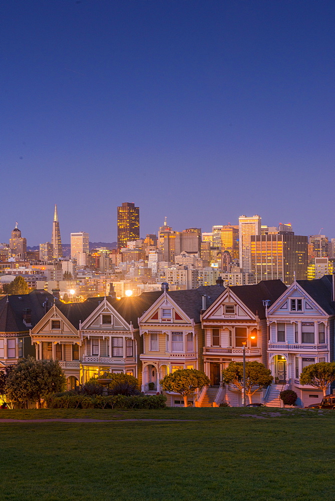 Painted Ladies in Alamo Square, San Francisco, California, United States of America, North America