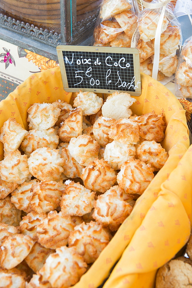 Market, Aix en Provence, Bouches du Rhone, Provence, Provence-Alpes-Cote d'Azur, France, Europe