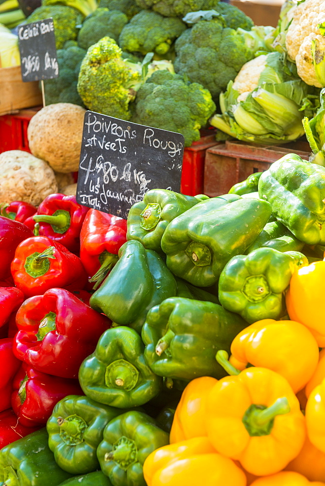 Market, Aix en Provence, Bouches du Rhone, Provence, Provence-Alpes-Cote d'Azur, France, Europe