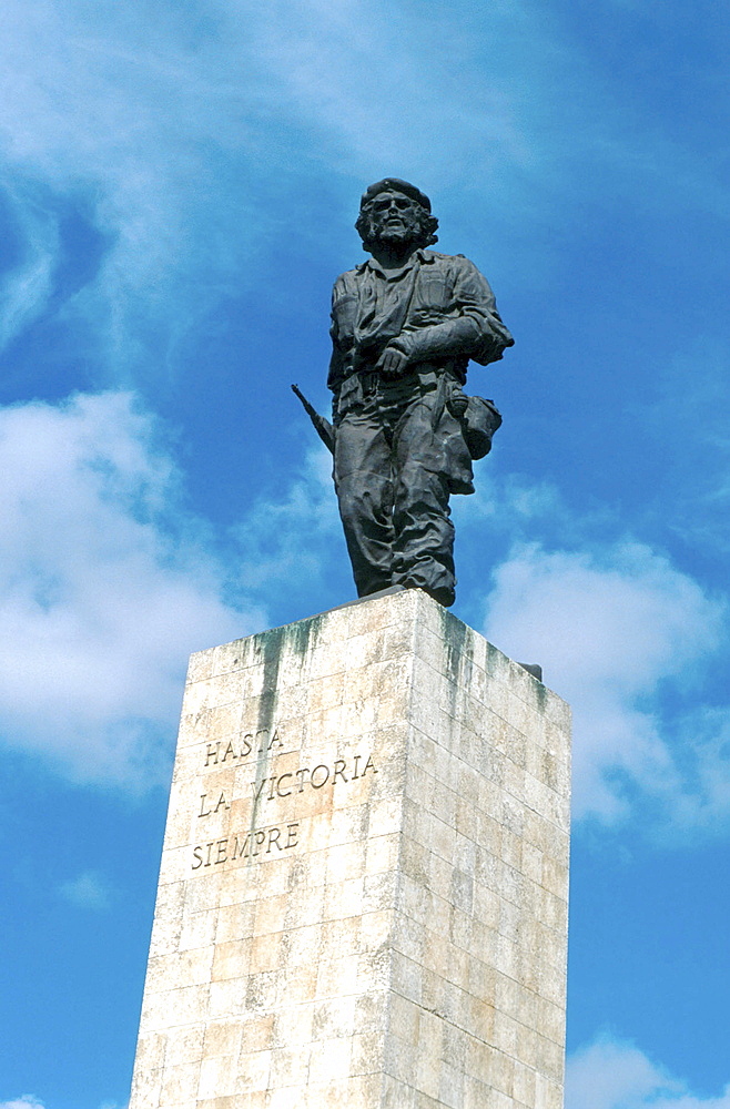 Cuba, statue to che guevara in santa clara.