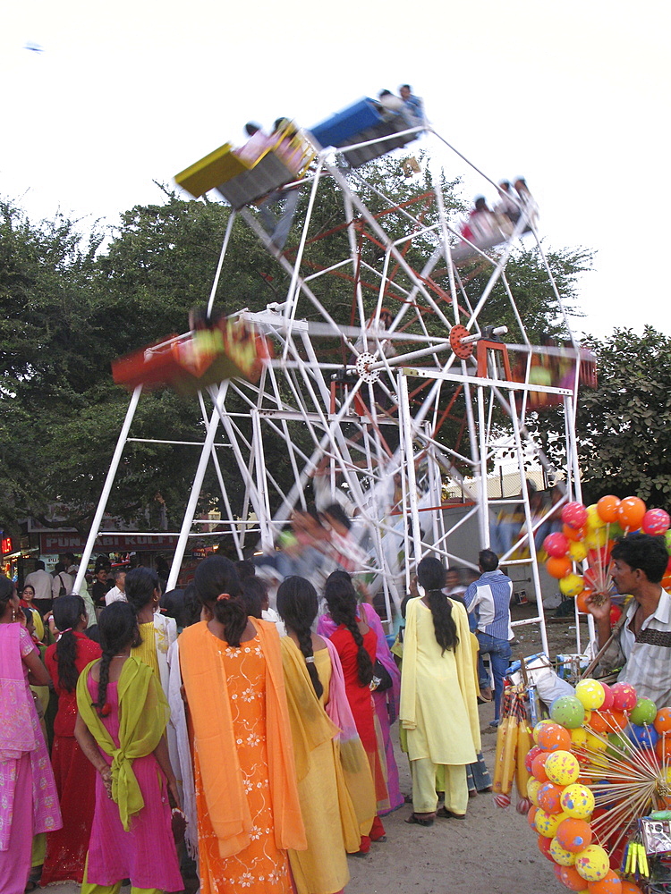 India. Childrens playground in chowpatty beach, mumbai. Photo julio etchart