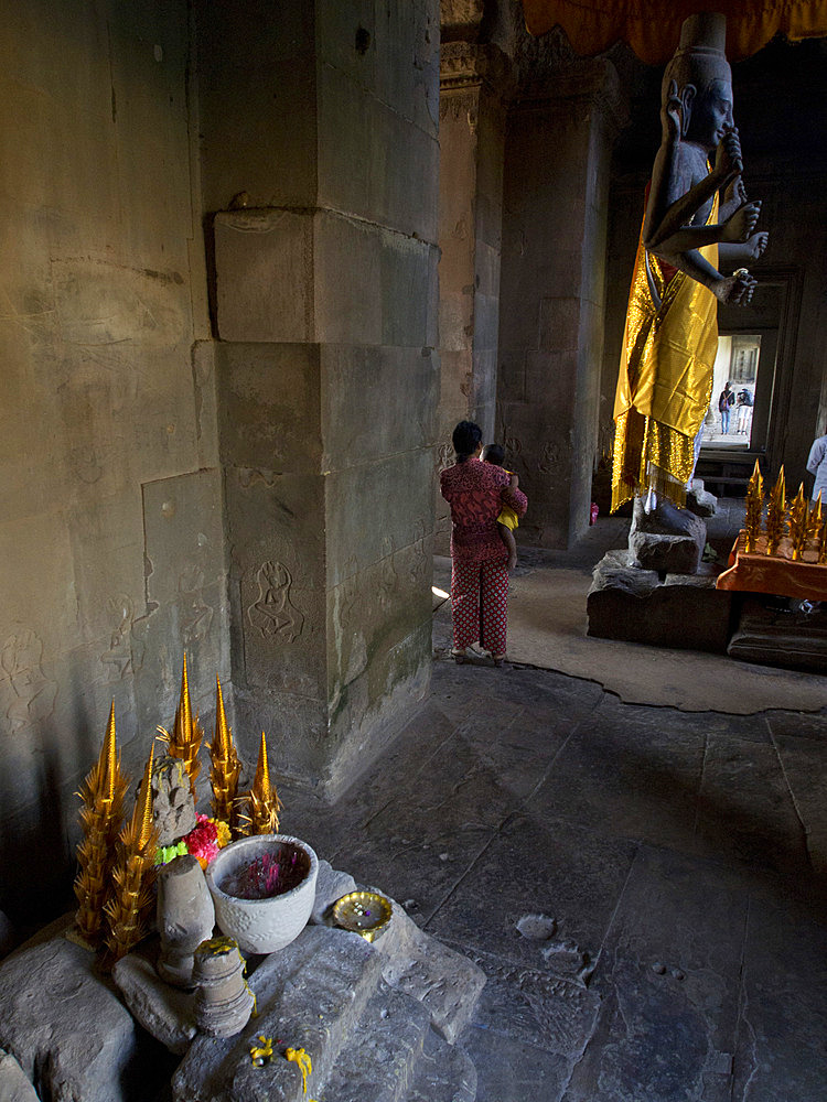 Tourists at the Angkor Wat Archaeological Park, Siem Reap, Cambodia, Indochina, Southeast Asia, Asia