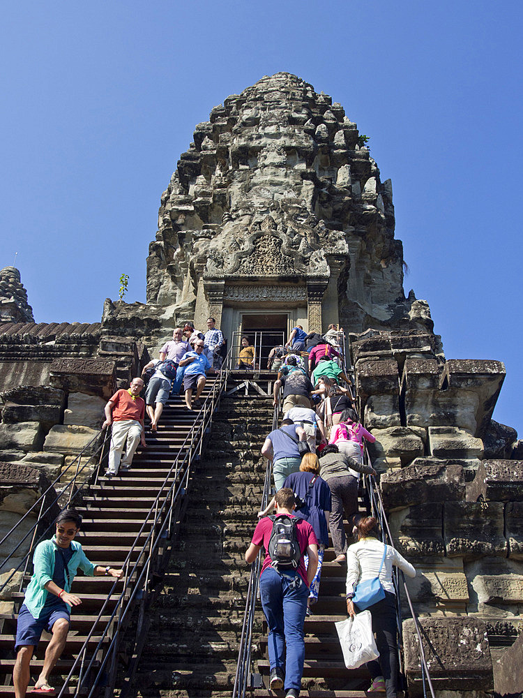 Tourists at the Angkor Wat Archaeological Park, UNESCO World Heritage Site, Siem Reap, Cambodia, Indochina, Southeast Asia, Asia