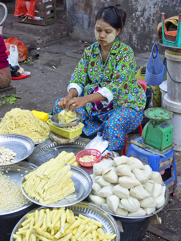 Women vendor at market place in Yangon (Rangoon), Myanmar (Burma), Asia