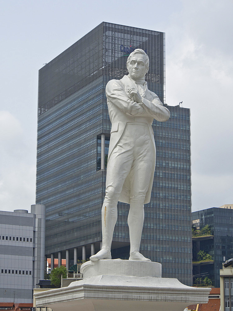 Statue of city founder Sir Stamford Raffles, Singapore, Southeast Asia, Asia