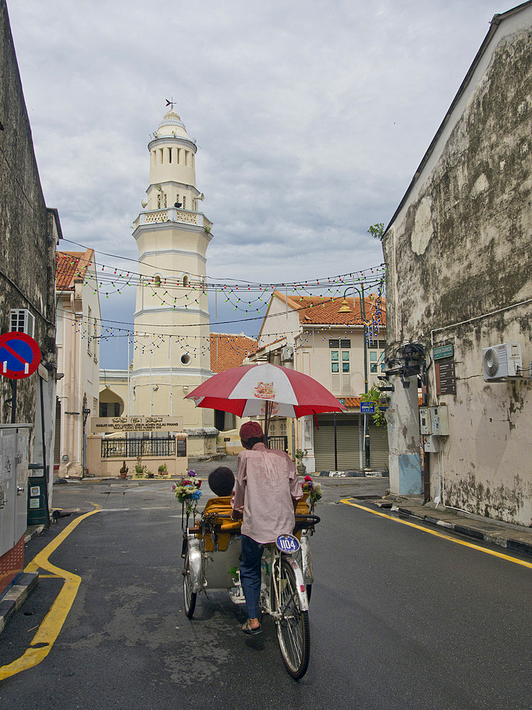 Tourists on bicycles in Penang, Malaysia, Southeast Asia, Asia