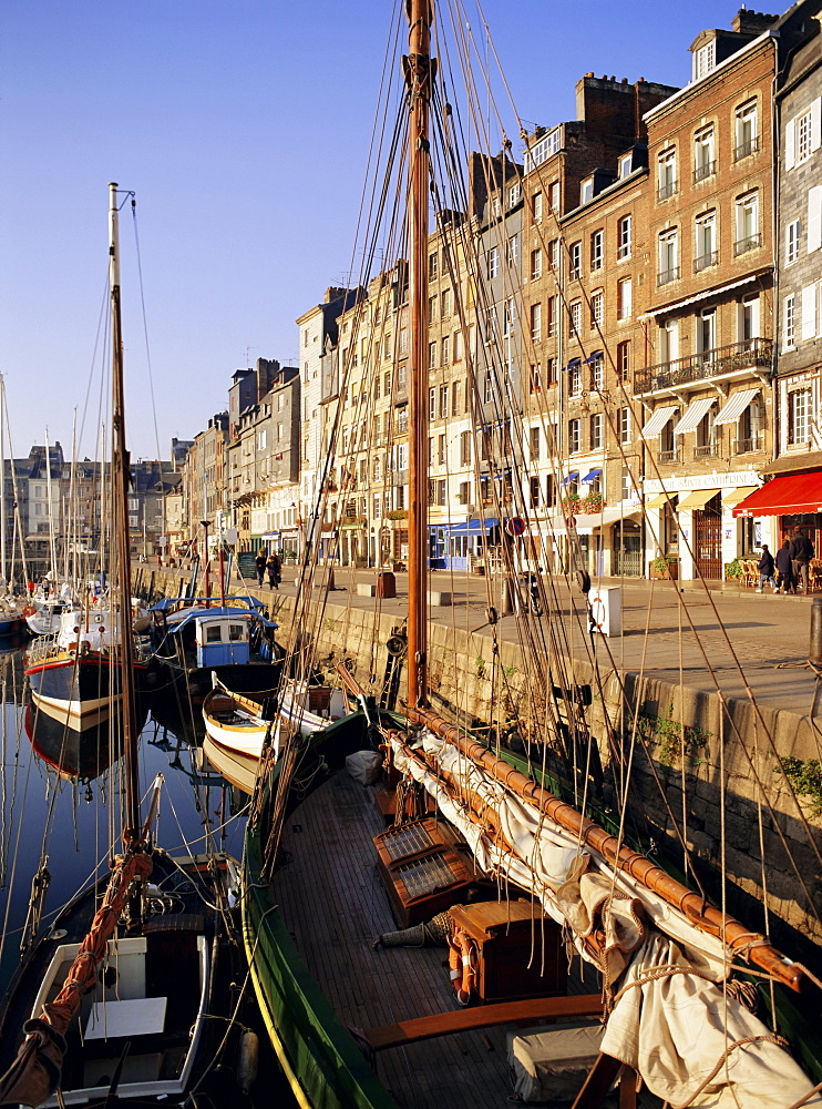 St. Catherine's Quay, Old Harbour, Honfleur, Basse Normandie (Normandy), France, Europe