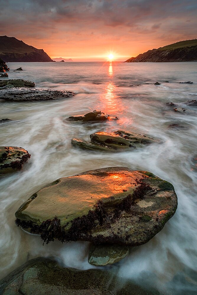 Cloger Bay at sunset, Dingle Peninsula, County Kerry, Munster, Republic of Ireland, Europe