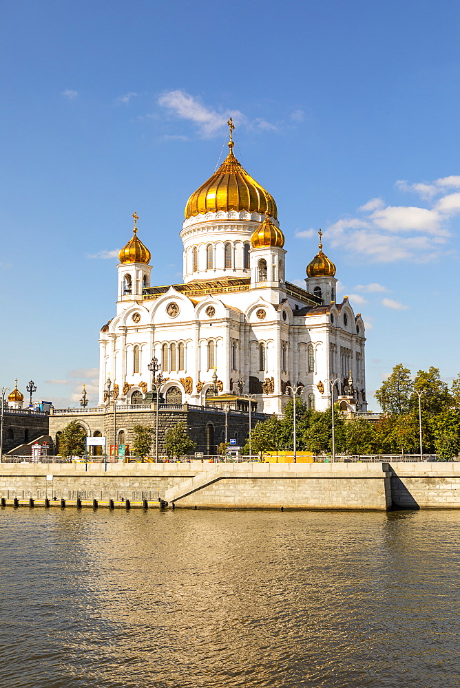 Cathedral of Christ the Saviour beside Moscow River, Moscow, Russia, Europe