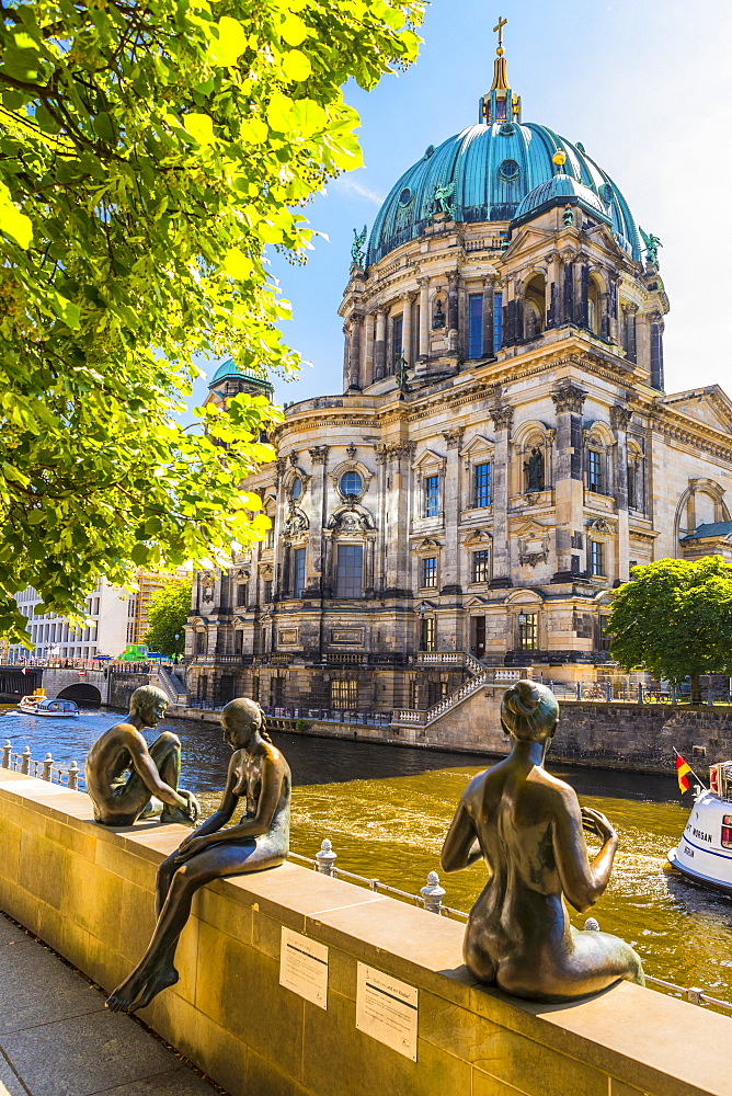 Wilfried Fitzenreiter sculptures by Berlin Cathedral in Berlin, Germany, Europe