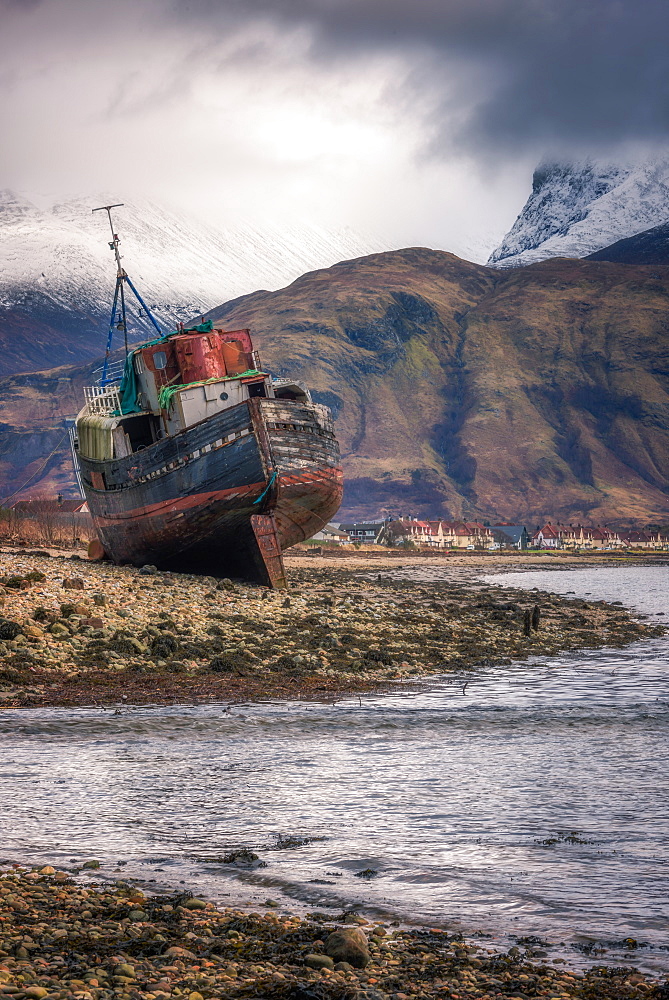 Old boat wreck at Caol with Ben Nevis in the background, Scottish Highlands, Scotland, United Kingdom, Europe