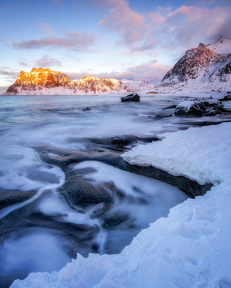 Uttakleiv Beach in winter, Lofoten Islands, Nordland, Arctic, Norway, Europe