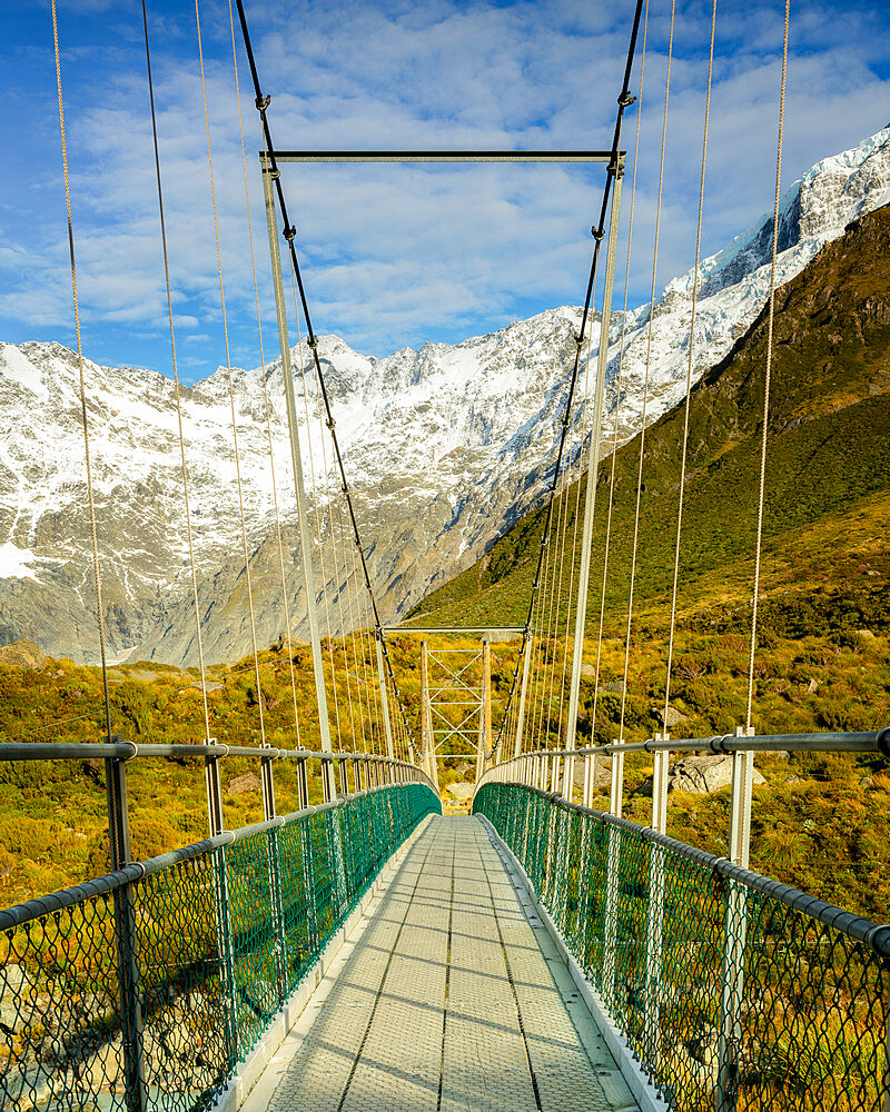 Mount Cook National Park rope bridge, UNESCO World Heritage Site, Southern Alps, South Island, New Zealand, Pacific