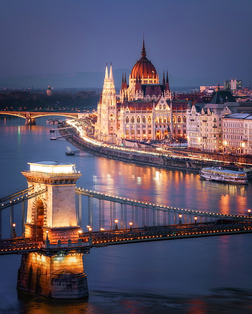 The Hungarian Parliament on the River Danube with the Chain Bridge, UNESCO World Heritage Site, Budapest, Hungary, Europe