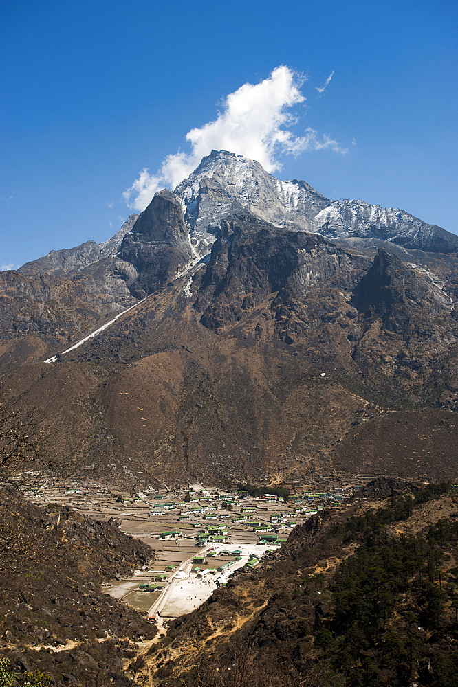 Khumjung village in the Khumbu (Everest) Region, Nepal, Himalayas, Asia