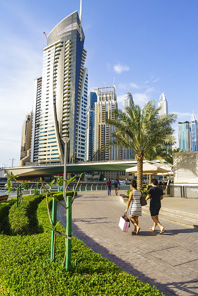 A young couple at Dubai Marina, Dubai, United Arab Emirates, Middle East