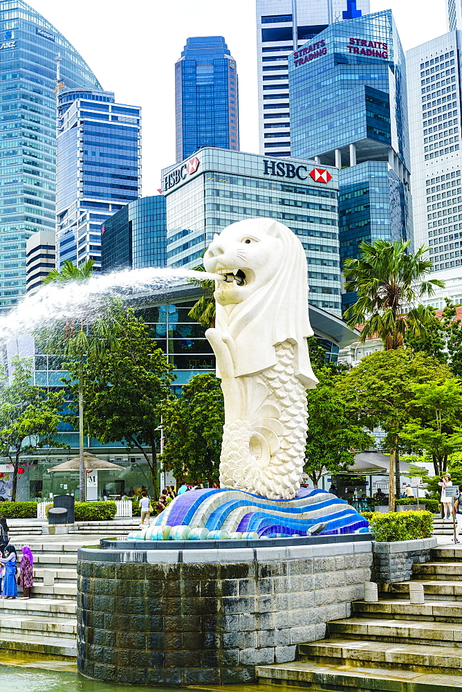 Merlion statue, the national symbol of Singapore and its most famous landmark, Merlion Park, Marina Bay, Singapore, Southeast Asia, Asia