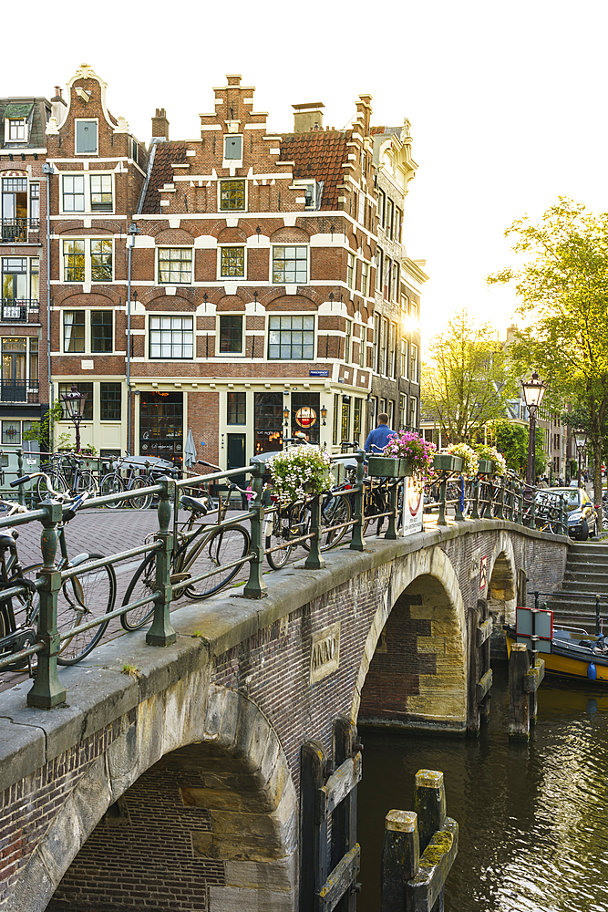 Golden hour light on old gabled buildings, Brouwersgracht, Canal, Amsterdam, North Holland, The Netherlands, Europe