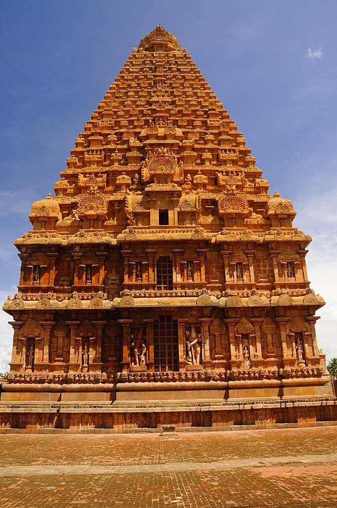 Vimana, Brihadeeswarar (Brihadisvara) Hindu Chola temple, Thanjavur, UNESCO World Heritage Site, Tamil Nadu, India, Asia