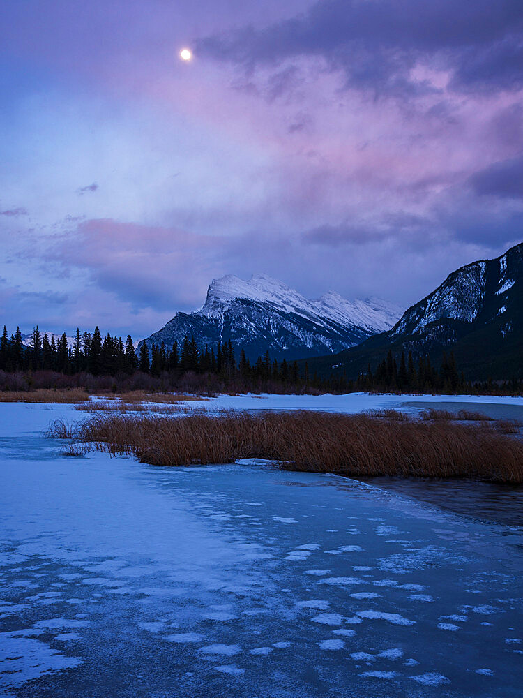 Sunset with lake ice and Mount Rundle, Vermillion Lakes, Banff National Park, UNESCO World Heritage Site, Canadian Rockies, Alberta, Canada, North America