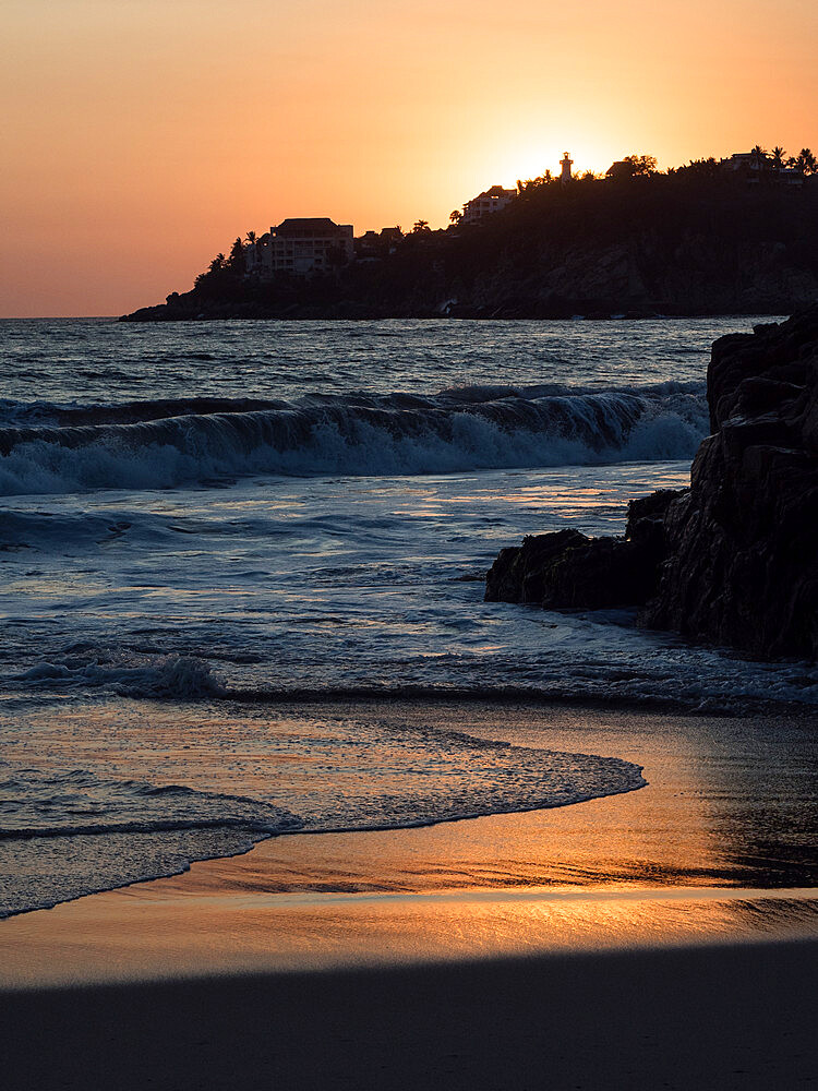 Sunset behind the Puerto Escondido lighthouse, Puerto Escondido, Oaxaca, Mexico, North America