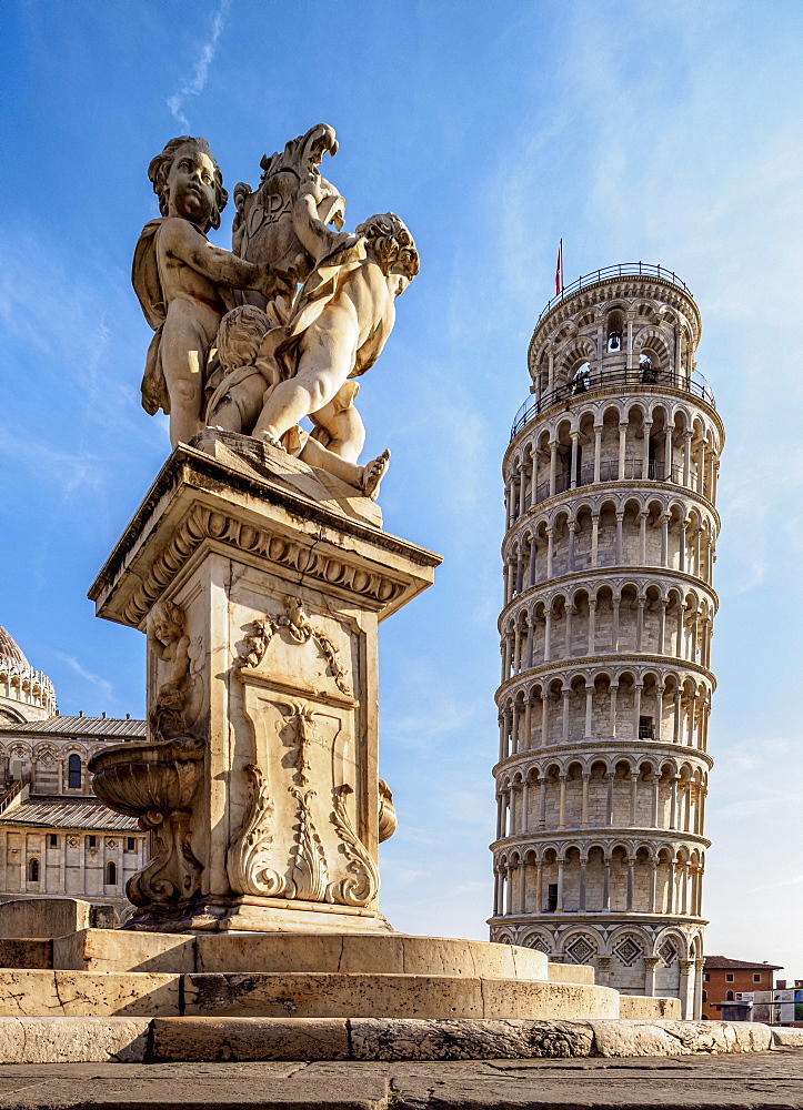 Putti Fountain and Leaning Tower, Piazza dei Miracoli, UNESCO World Heritage Site, Pisa, Tuscany, Italy, Europe