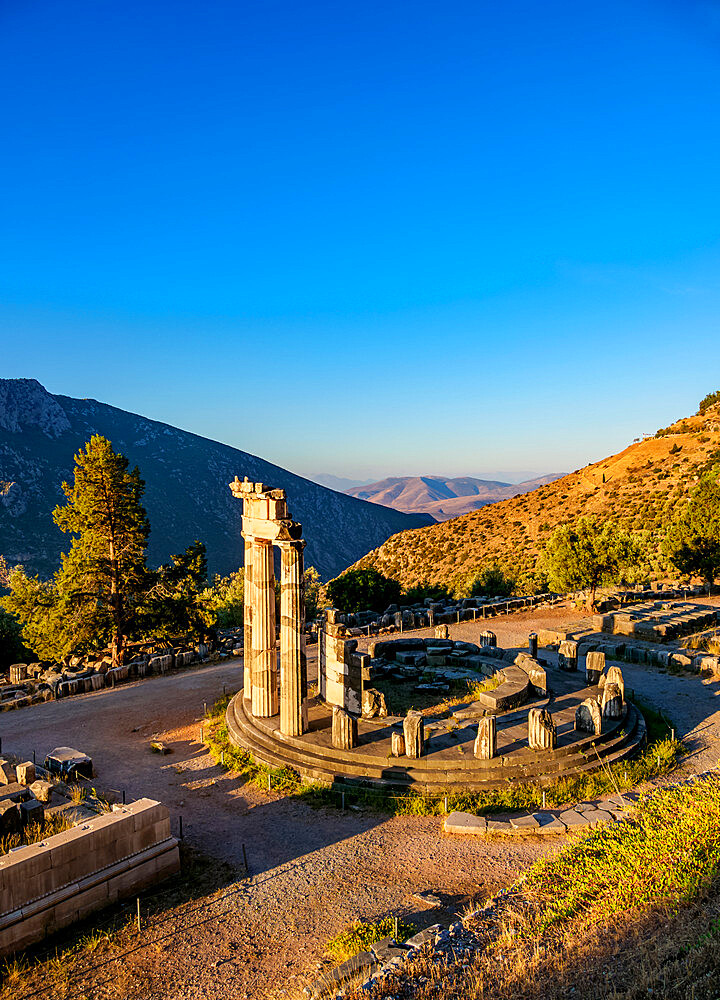 Tholos of Delphi, Temple of Athena Pronaia, sunrise, Delphi, UNESCO World Heritage Site, Phocis, Greece, Europe