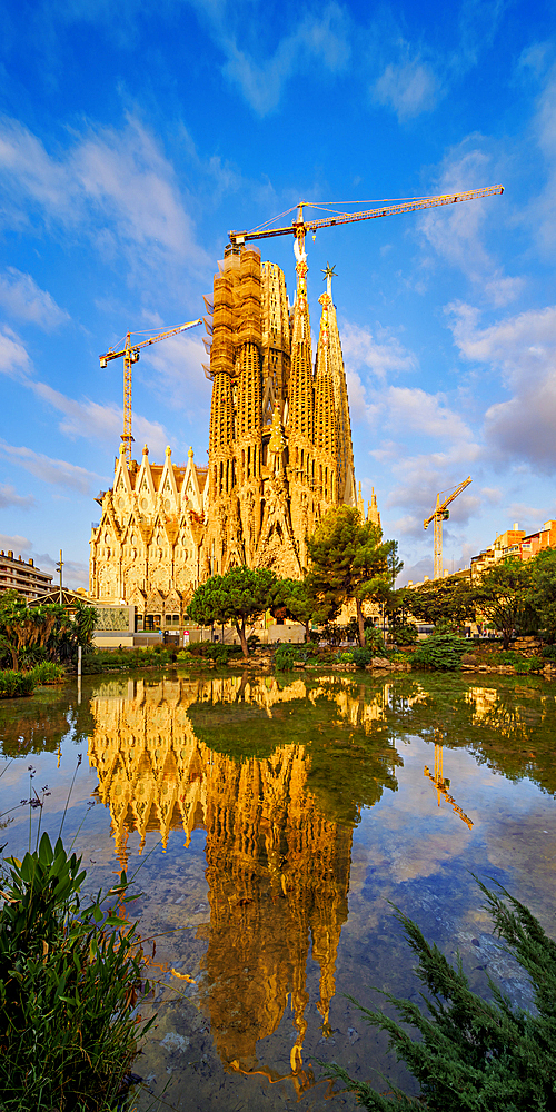 Basilica of Sagrada Familia at sunrise, UNESCO World Heritage Site, Barcelona, Catalonia, Spain, Europe