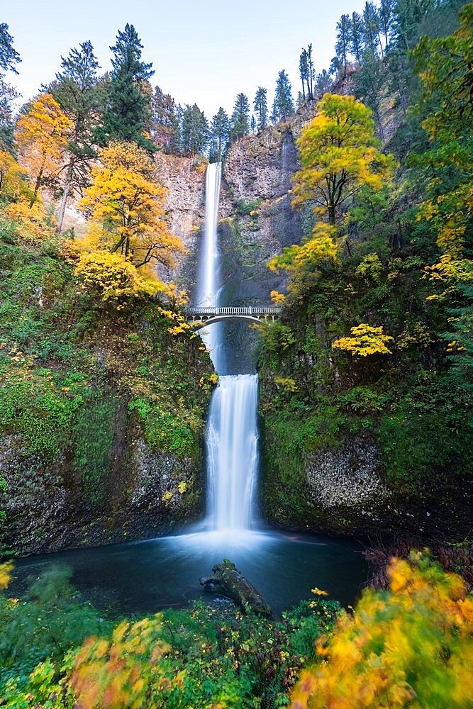 Multnomah Falls in autumn, Cascade Locks, Multnomah county, Oregon, United States of America, North America