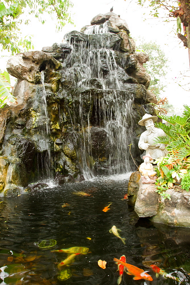 Koi carp and fountain, Wat Pho, Bangkok, Thailand, Southeast Asia, Asia