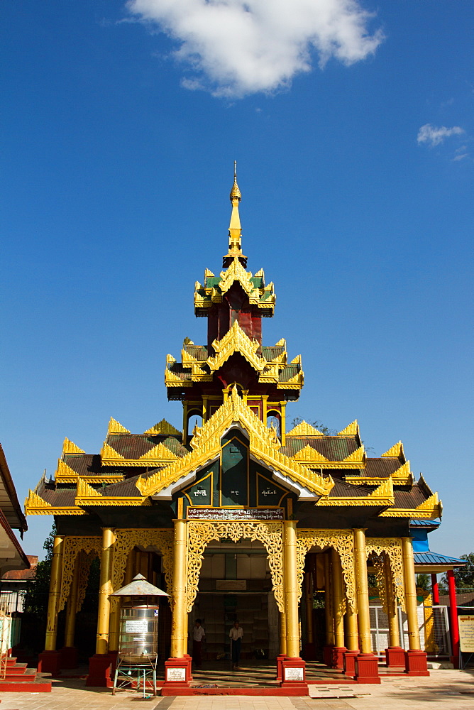 Temple of the Shwemawdaw Pagoda complex, Bagan (Pagan), Myanmar (Burma), Asia