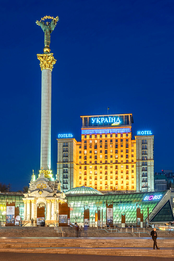 Kyiv's Independence Monument and Hotel Ukraine during blue hour, Kyiv (Kiev), Ukraine, Europe