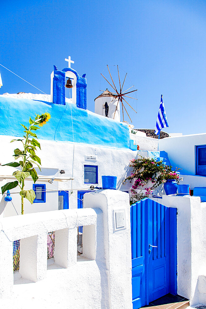 Traditional Greek architecture in Oia, Santorini (Thira), Cyclades, Greek Islands, Greece, Europe