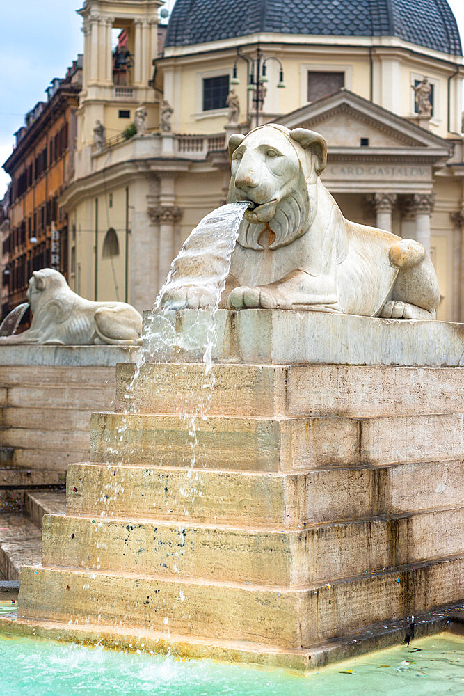 Fontana dell'Obelisco with Egyptian lion statues in the Piazza del Popolo, Rome, Lazio, Italy, Europe