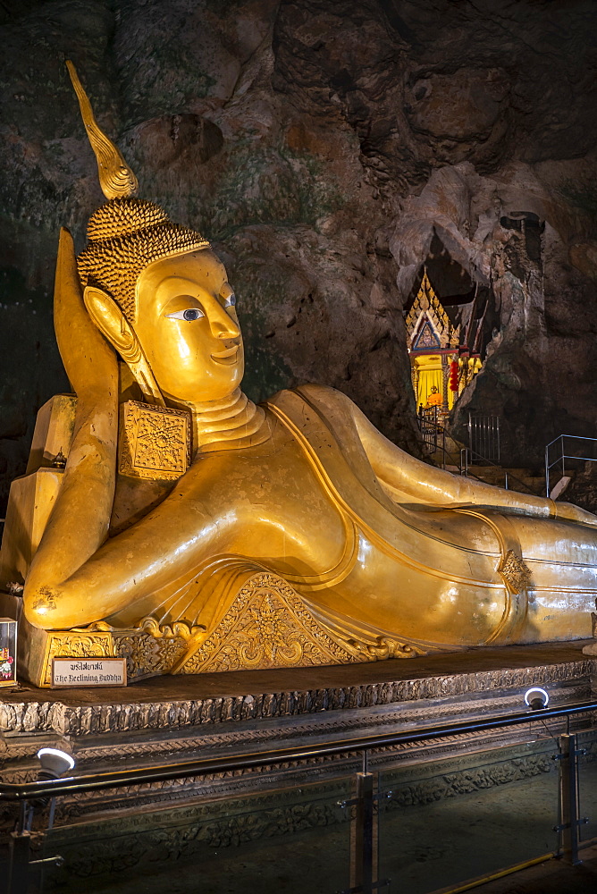 Reclining Buddha at Wat Suwan Kuha (Cave Temple), Buddha Cave in Phang Nga, Thailand, Southeast Asia, Asia