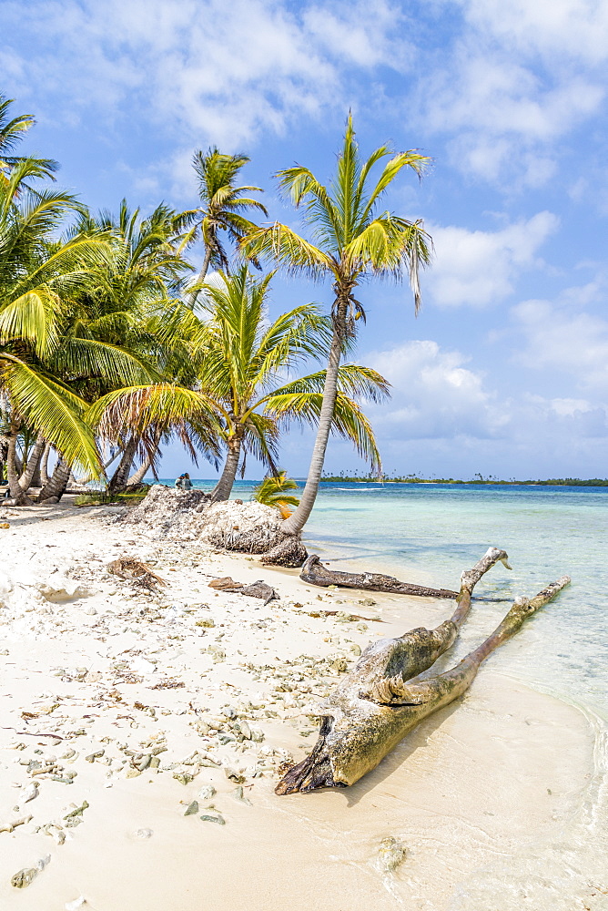 The beautiful Island Pelicano in the San Blas Islands, Kuna Yala, Panama, Central America