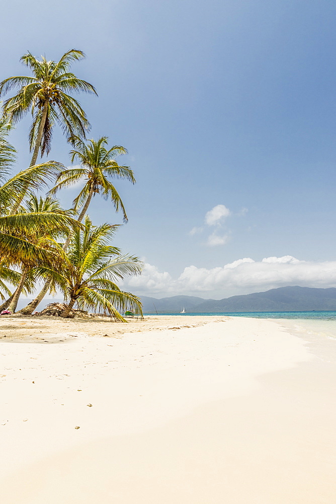 The beautiful Island Pelicano in the San Blas Islands, Kuna Yala, Panama, Central America