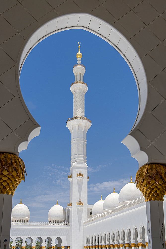 Ornate arches of Sheikh Zayed Grand Mosque, Abu Dhabi, United Arab Emirates, Middle East