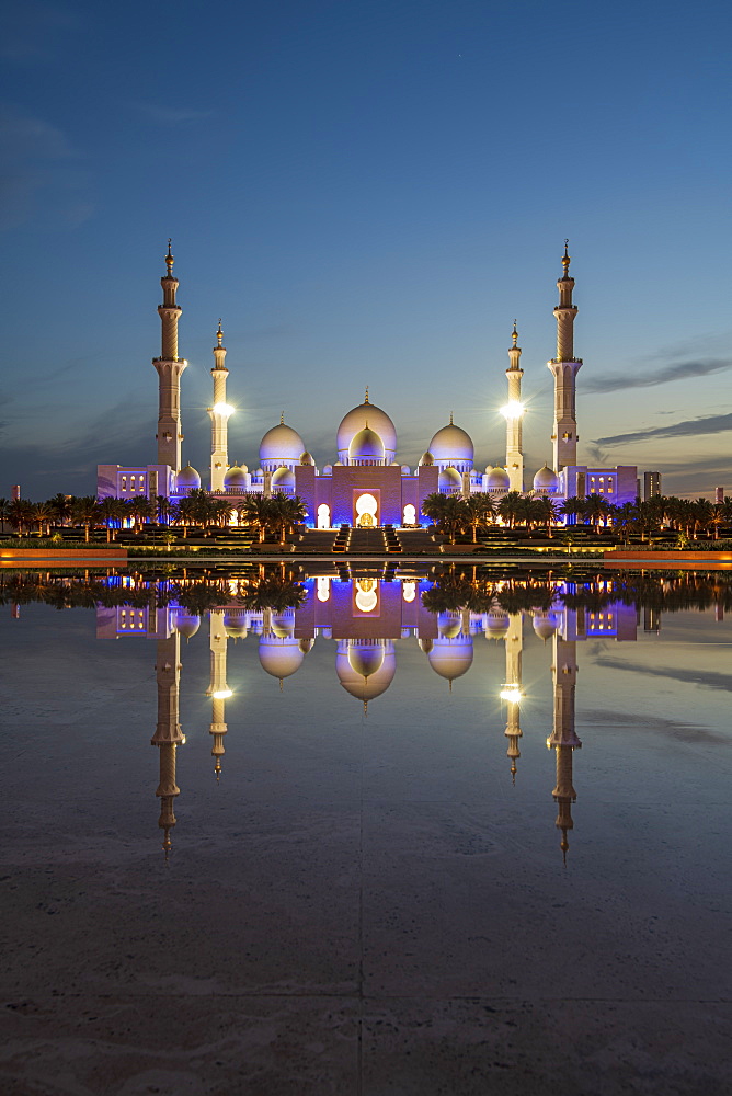 The Sheikh Zayed Grand Mosque at night reflected, Abu Dhabi, United Arab Emirates, Middle East