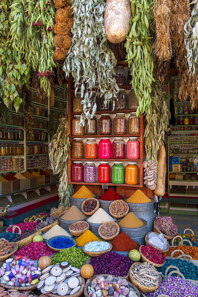 A display of spices in spice market (Rahba Kedima Square) in the souks of Marrakech, Morocco, North Africa, Africa