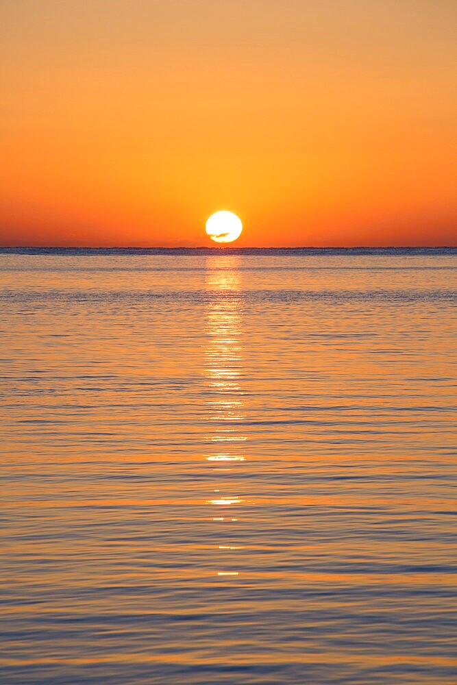 Golden sunrise over the Sea of Crete, Rethymno (Rethymnon), Crete, Greek Islands, Greece, Europe