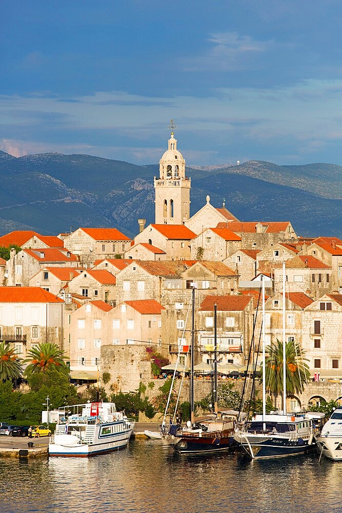 View over harbour to the Old Town, yachts moored beside quay, Korcula Town, Korcula, Dubrovnik-Neretva, Dalmatia, Croatia, Europe